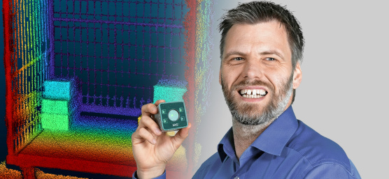 Patrick Schick, Product Manager, con la cámara 3D Nion y una nube de puntos.