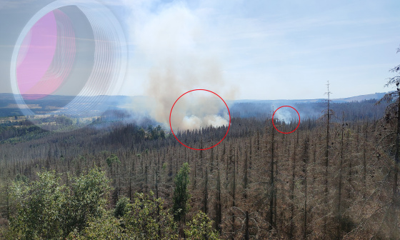 Incendio forestal marcado en rojo, una cámara industrial IDS se desvanece en la esquina superior izquierda
