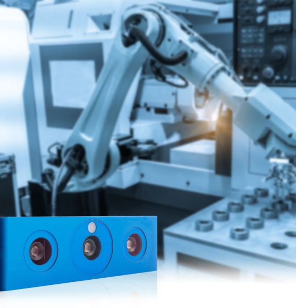En primer plano una cámara Ensenso, al fondo un robot trabajando