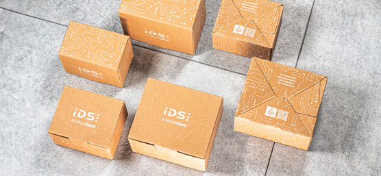 Caja marrón de material reciclado para cámara IDS