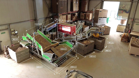 Farmsort.one se integra en una línea de clasificación de patatas ya existente con un flujo de material definido.