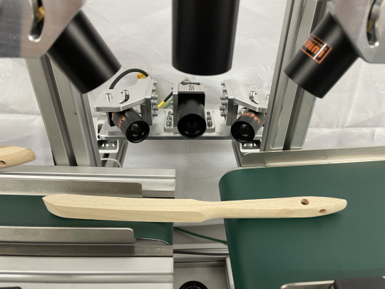 Sistema multicámara para el control de calidad de cuerpos de madera