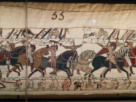 Tapiz de Bayeux con numerosos jinetes
