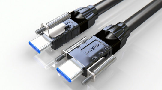 Conector USB Type-C en la parte trasera izquierda con conexión de un solo tornillo y en la parte delantera derecha con conexión de doble tornillo.