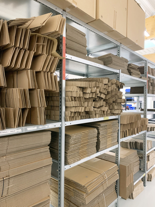 El material de embalaje utilizado para los envíos de IDS es 100 % reciclado