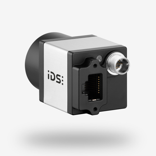 Cámara industrial IDS uEye CP de visión trasera con conexión GigE.