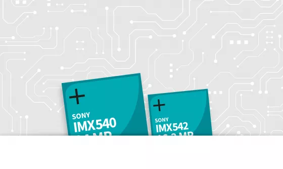 Representación estilizada de una placa de circuito impreso, debajo de dos recuadros con los nombres de los sensores IMX540 e IMX542