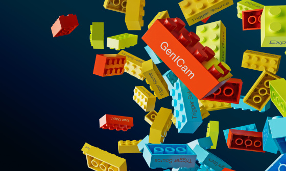 Ladrillos Lego de colores con letras sueltas sobre fondo oscuro