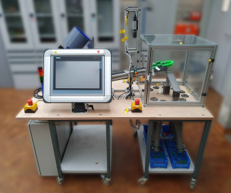 Sobre una mesa se instala un dispositivo clasificador que ordena los bloques por colores.