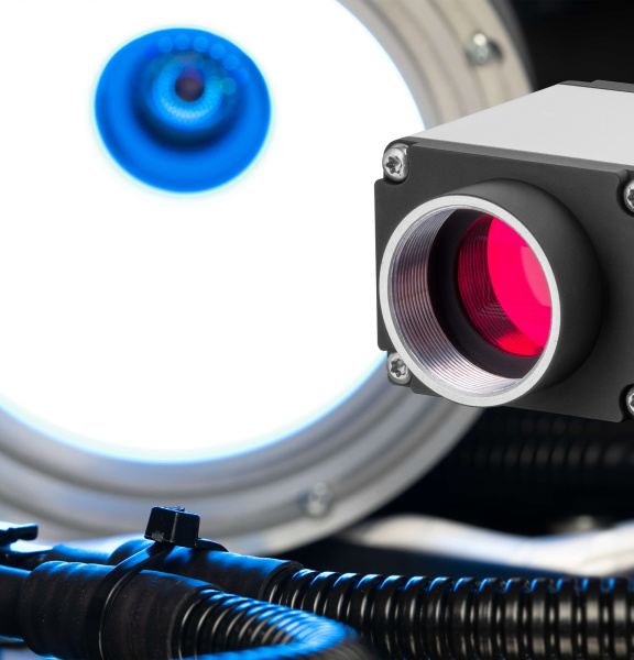 Sistema de inspección visual end-of-line con IA totalmente automático que asume tareas complejas de control