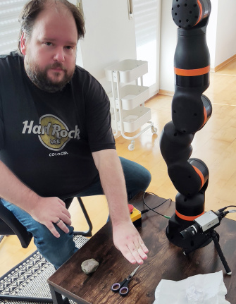 Robot para jugar a "Piedra, papel o tijera"