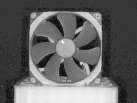 La imagen de intensidad en gris de la cámara Nion 3D muestra una instantánea de un ventilador giratorio de 7 aspas.