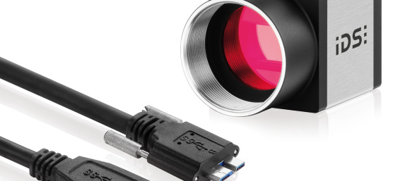Hay 2 cables con conector USB 3.0 Mico B delante de la cámara uEye
