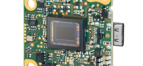 Cámara industrial compacta a nivel de placa de IDS con sensor de imagen expuesto y conexión USB-C