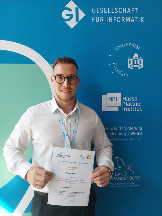 Jonas Gaißer presenta su premio