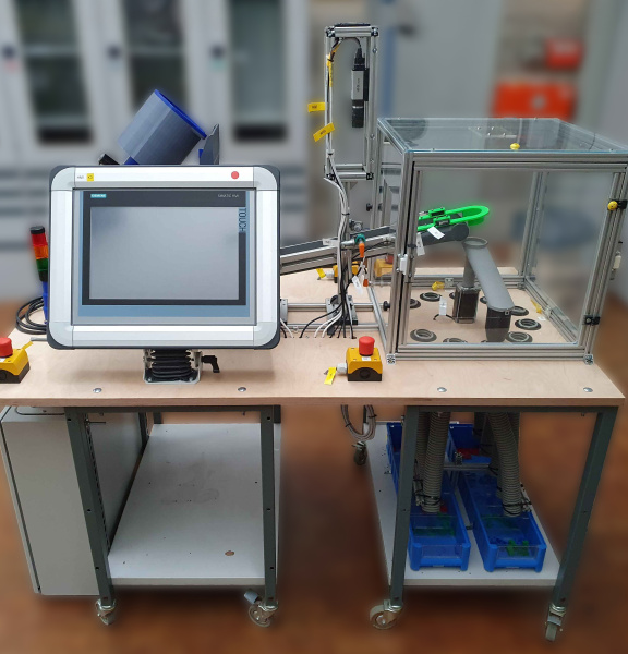 Configuración de prueba de una máquina clasificadora de bloques de terminales con cámara de IDS y una pantalla